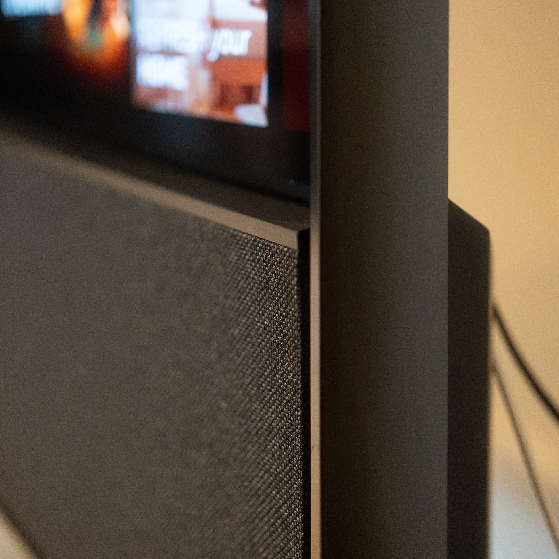 Bang & Olufsen | B&O Beovision Contour 48″ MK2 - Anthracite & Grey Mélange
