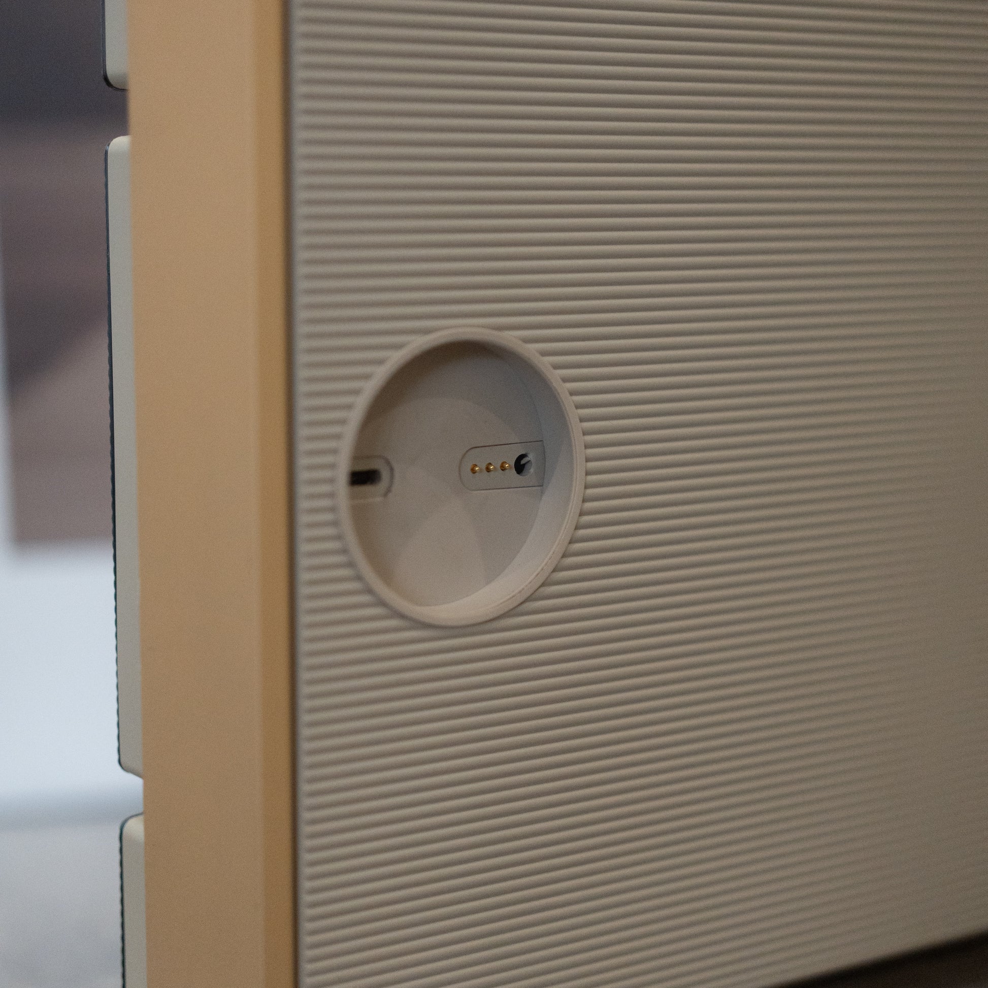 Bang & Olufsen | B&O Beosound Level - Gold Tone/Light Oak