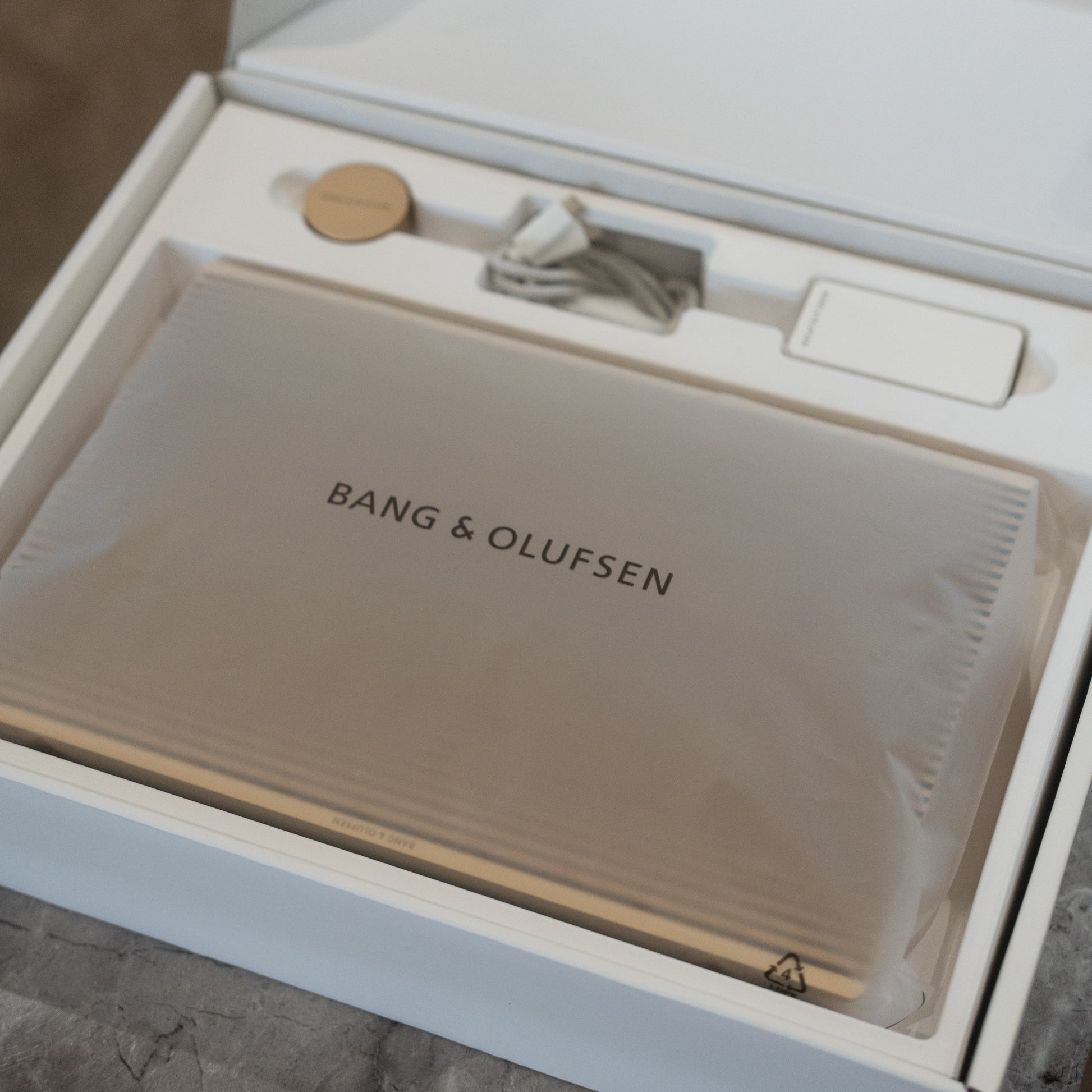 Bang & Olufsen | B&O Beosound Level - Gold Tone/Light Oak