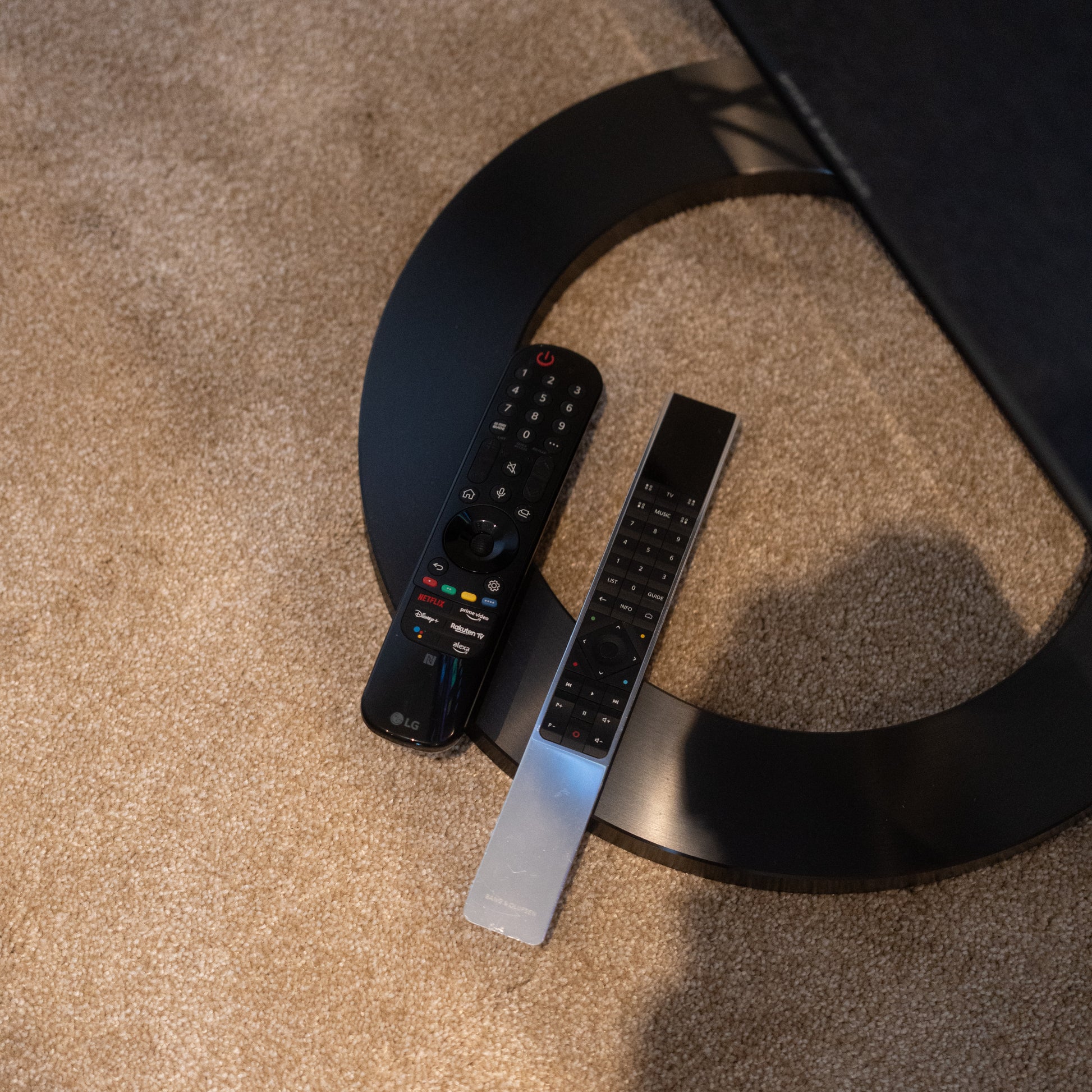 Bang & Olufsen | B&O Beovision Contour 48″ MK2 - Anthracite & Grey Mélange