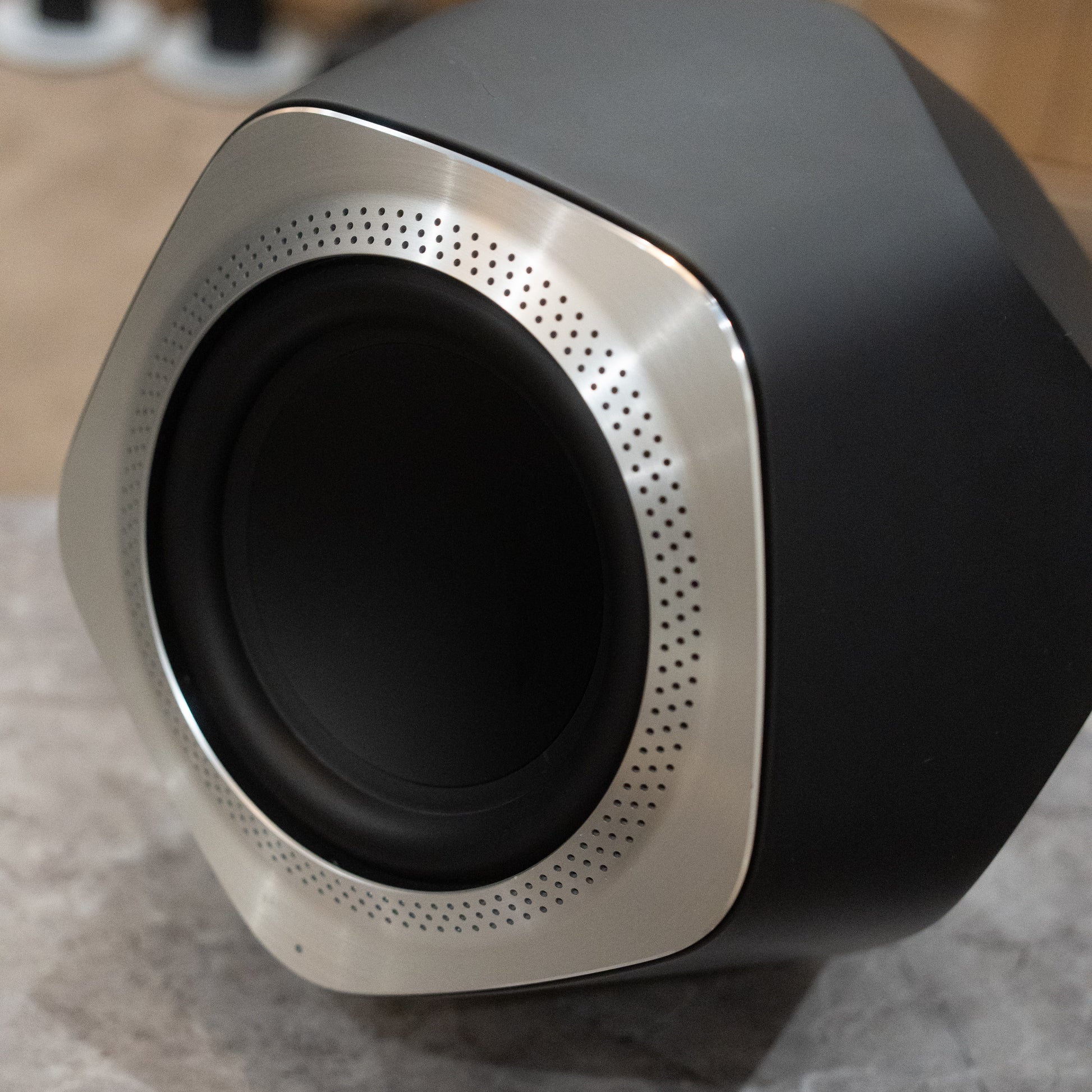 Bang & Olufsen | B&O BeoLab 19 - Subwoofer (WiSA) - Black/Aluminium