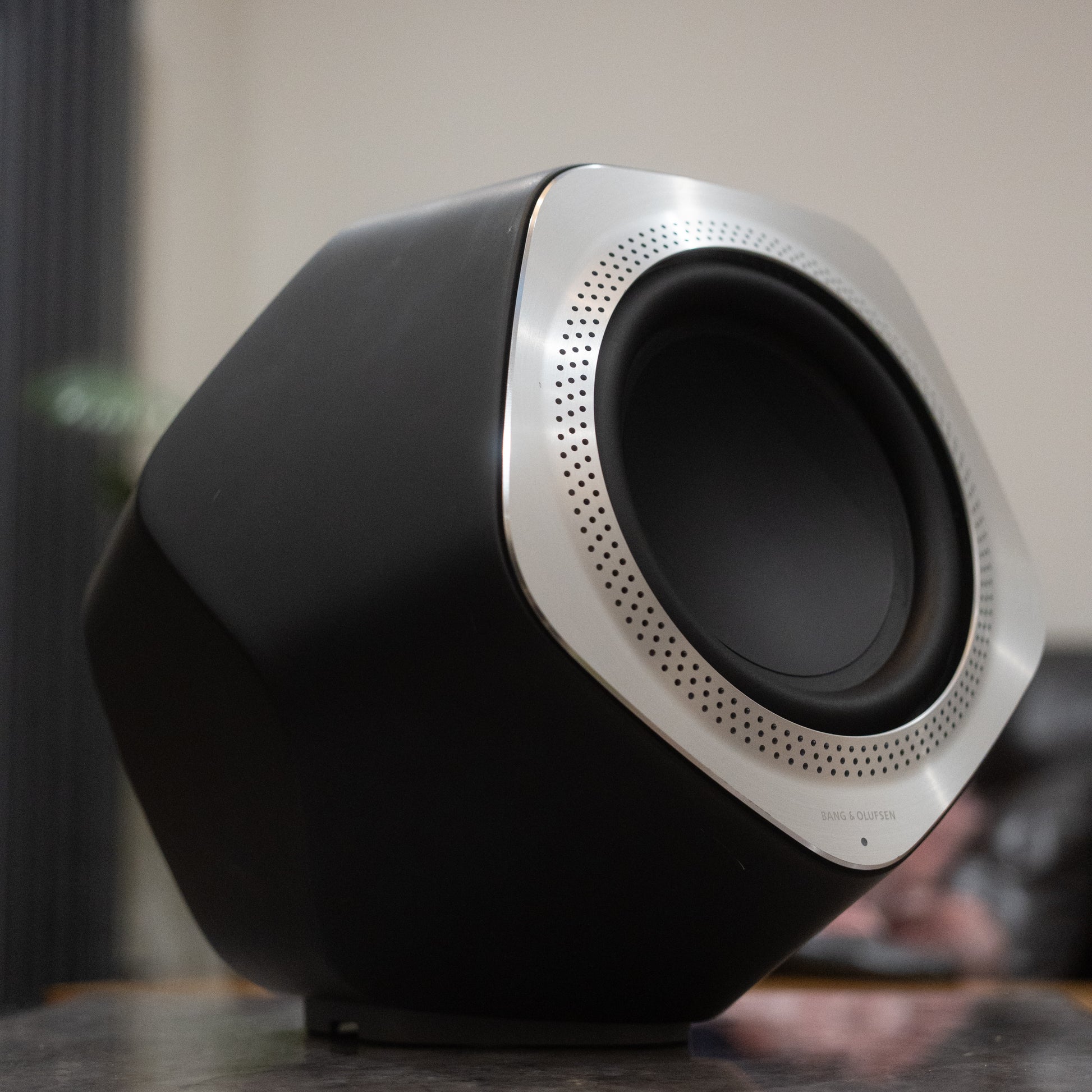 Bang & Olufsen | B&O BeoLab 19 - Subwoofer (WiSA) - Black/Aluminium
