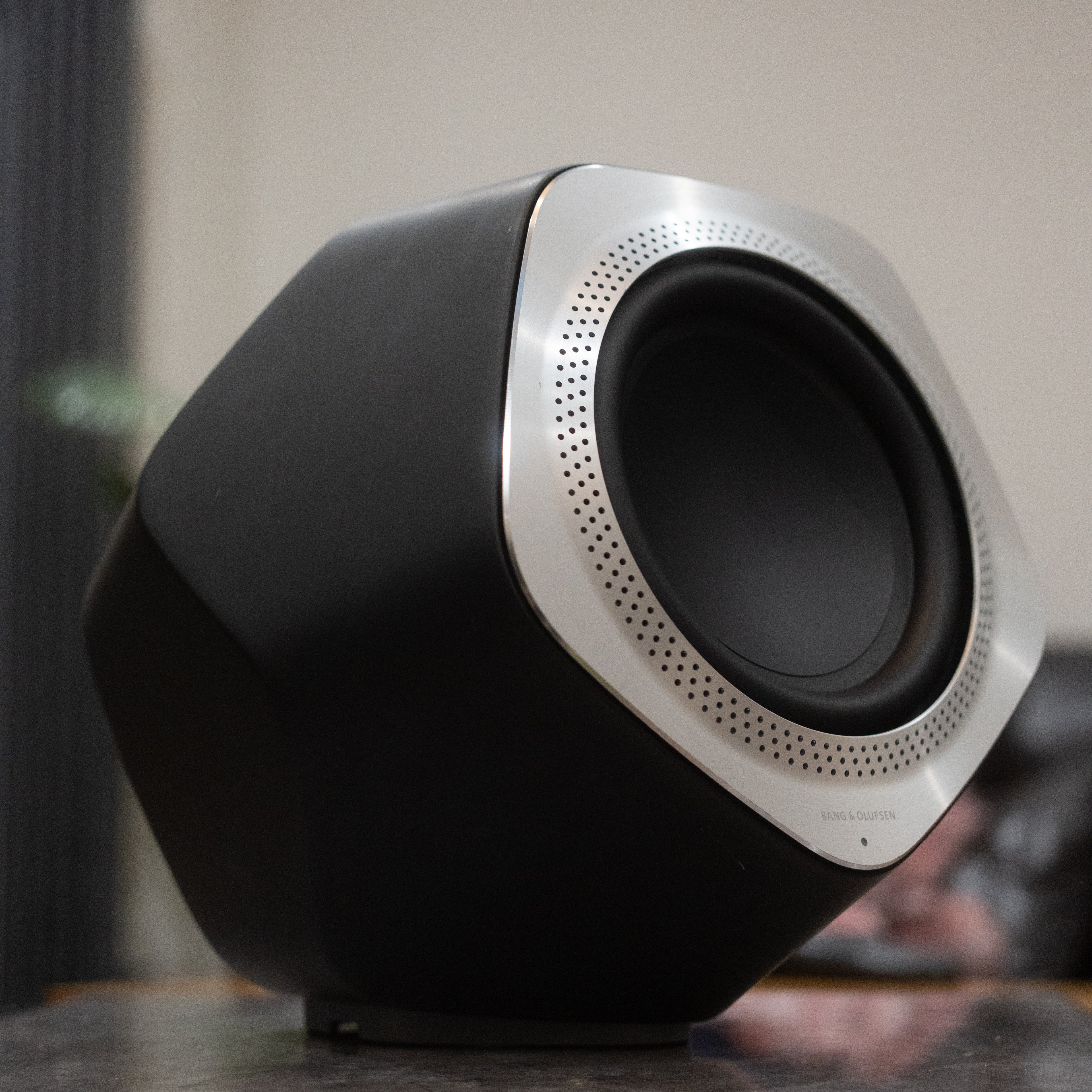 Bang & Olufsen | B&O BeoLab 19 - Subwoofer (WiSA) - Black/Aluminium