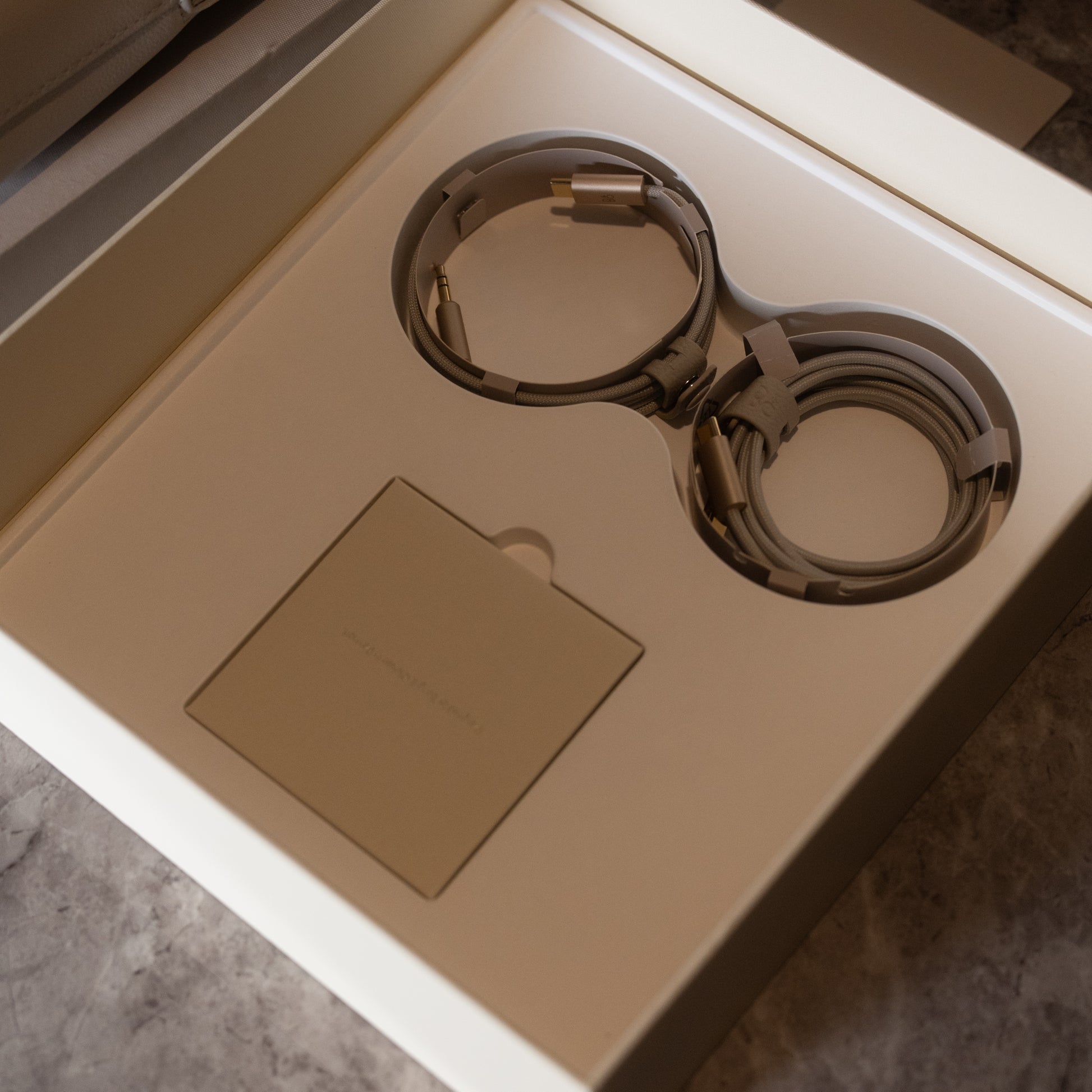 Bang & Olufsen | B&O BeoPlay H100 (Hourglass Sand)