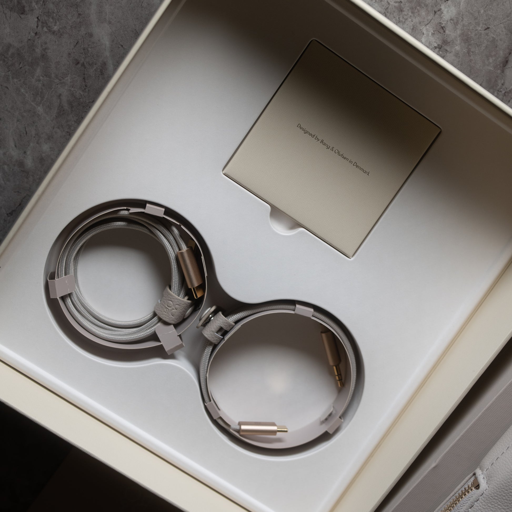 Bang & Olufsen | B&O BeoPlay H100 (Hourglass Sand)