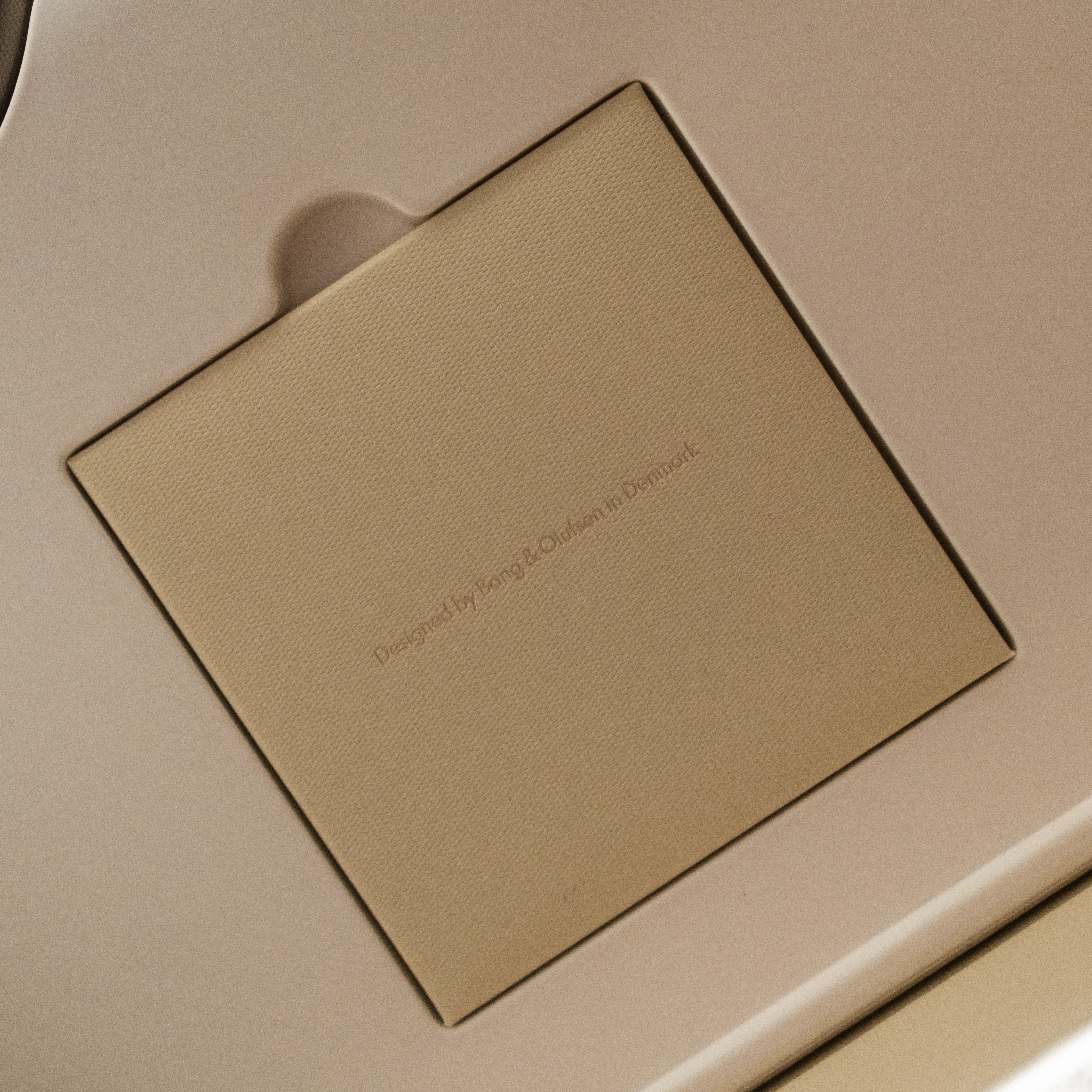 Bang & Olufsen | B&O BeoPlay H100 (Hourglass Sand)