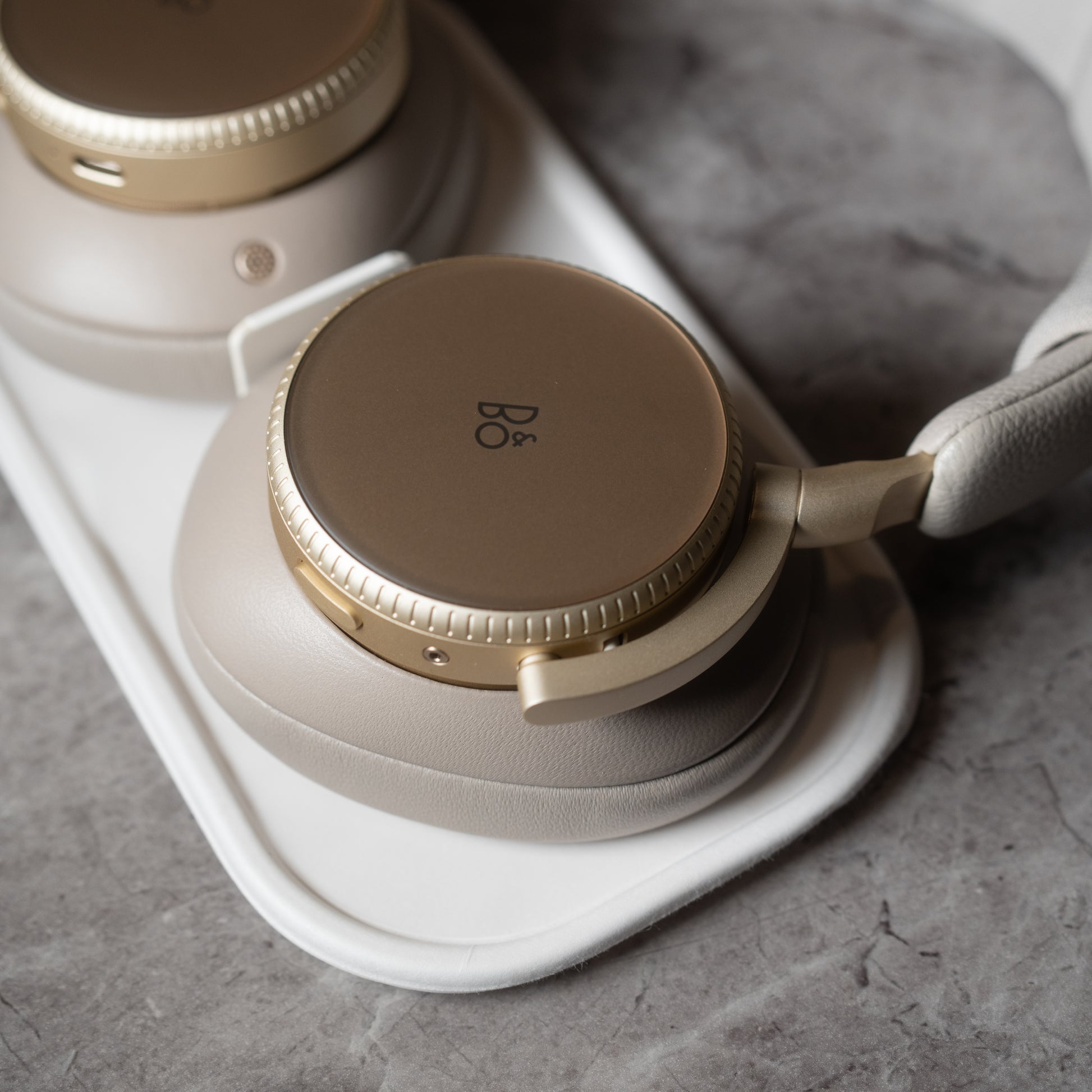 Bang & Olufsen | B&O BeoPlay H100 (Hourglass Sand)