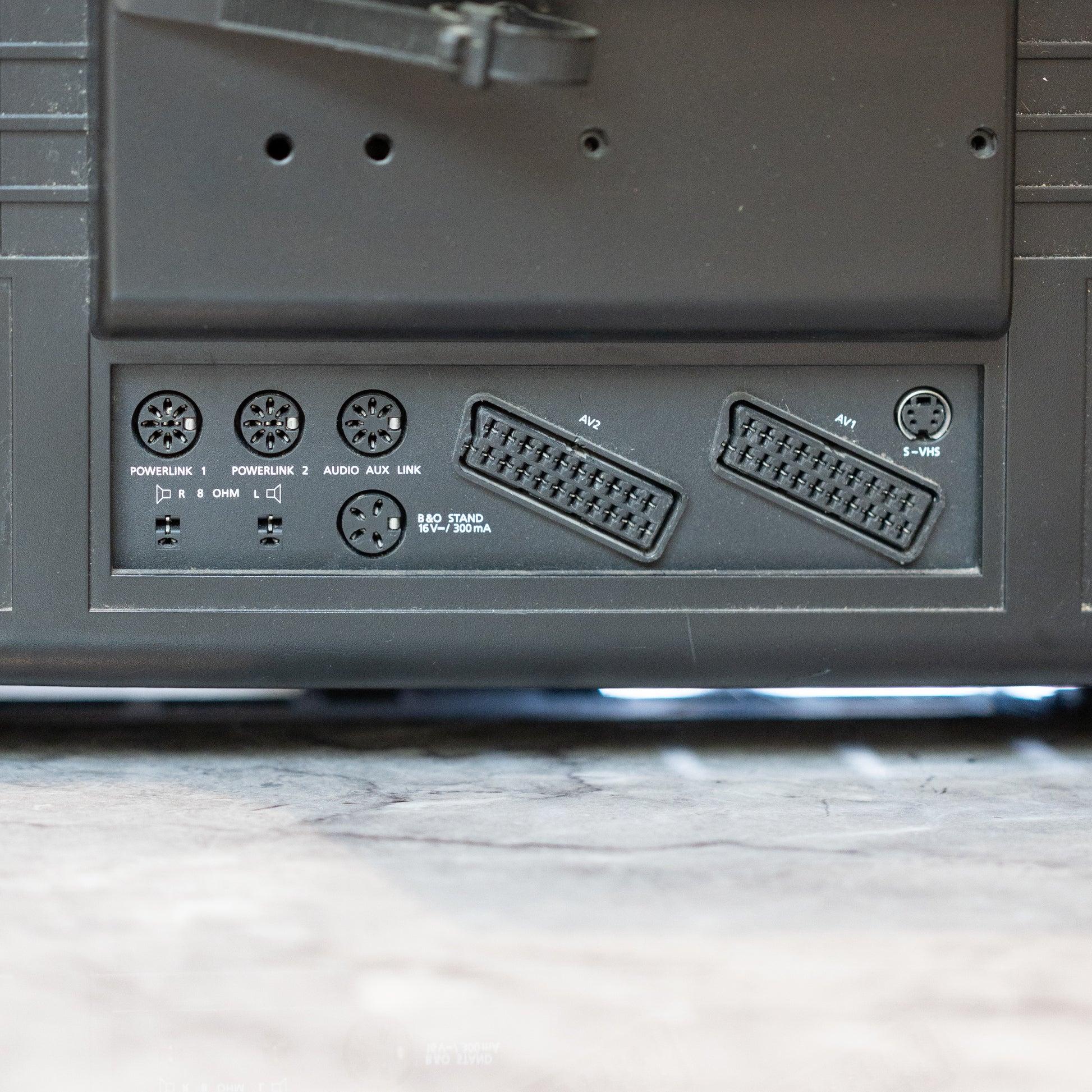 Bang & Olufsen | B&O MX4000 21” (S.W 3.10) + BEO4 Remote