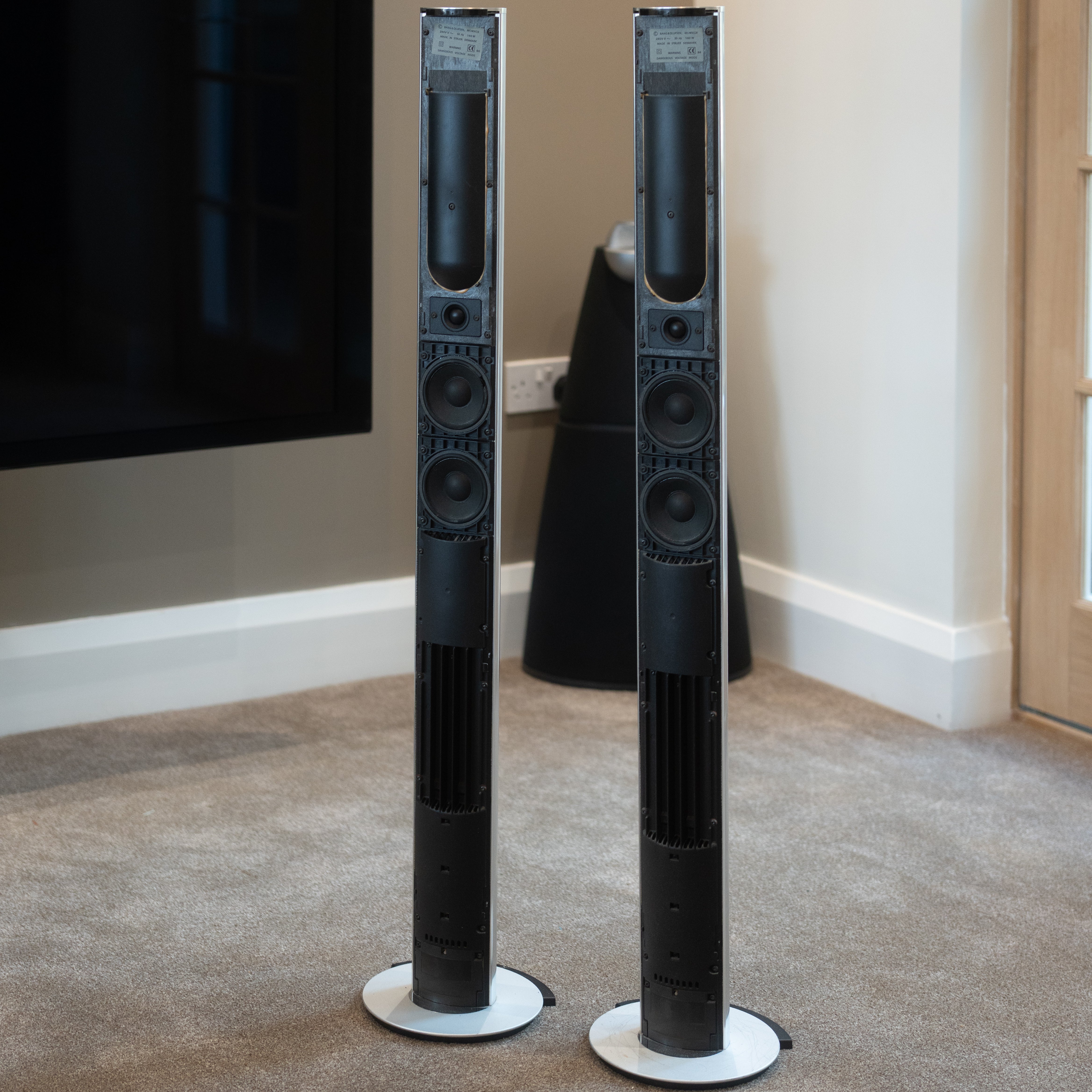 Bang & Olufsen B&O | BeoLab 6000 (Aluminium / Black) – BeoVerse
