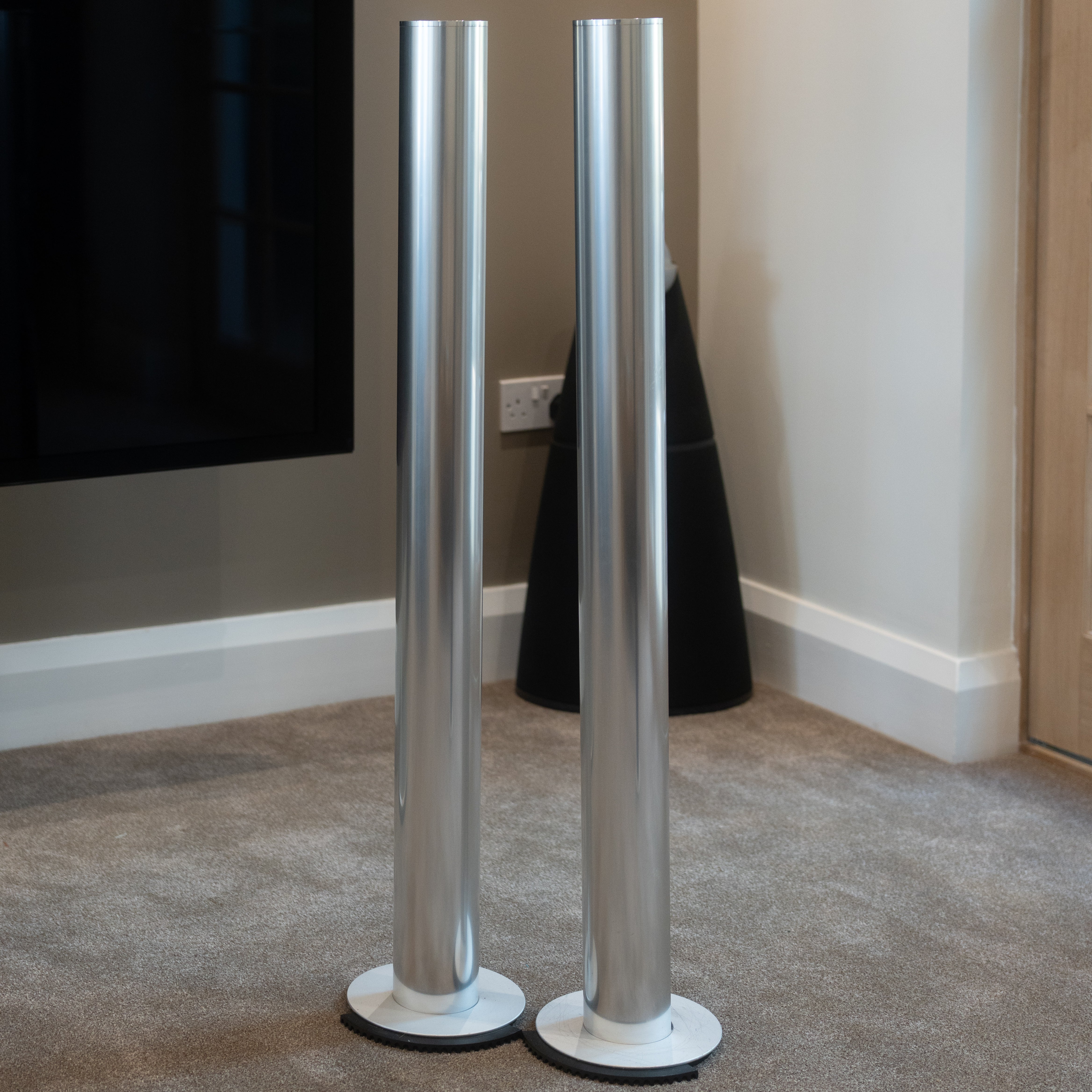 Bang & Olufsen B&O | BeoLab 6000 (Aluminium / Black) – BeoVerse