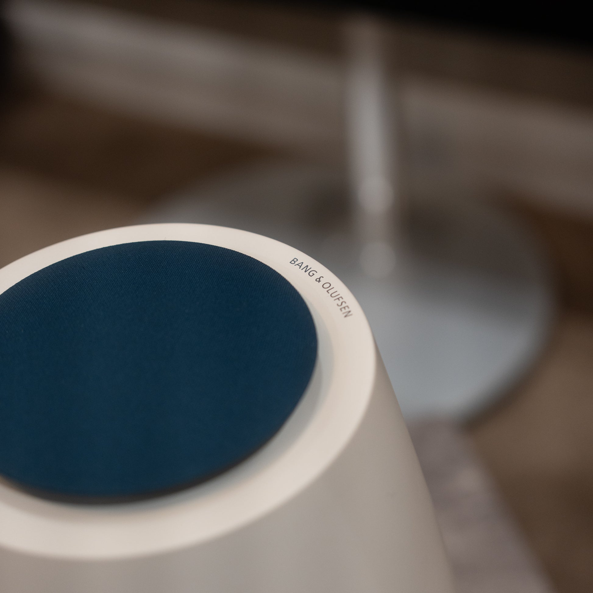 Bang & Olufsen | B&O Beolab 14 (Subwoofer + Table Standing Speakers) WHITE+BLUE