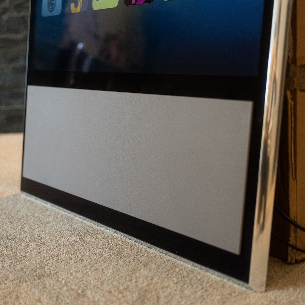 Bang & Olufsen B&O BeoVision 11-40" MK4 (Silver) + Taupe Cover + Wall Bracket