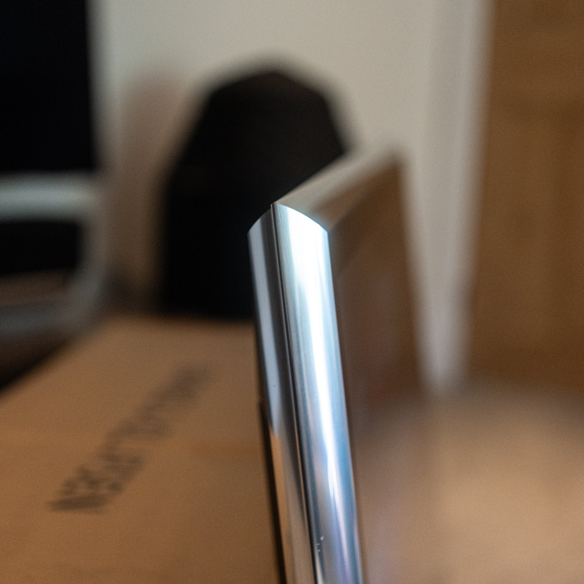 Bang & Olufsen B&O BeoVision 11-40" MK4 (Silver) + Taupe Cover + Wall Bracket