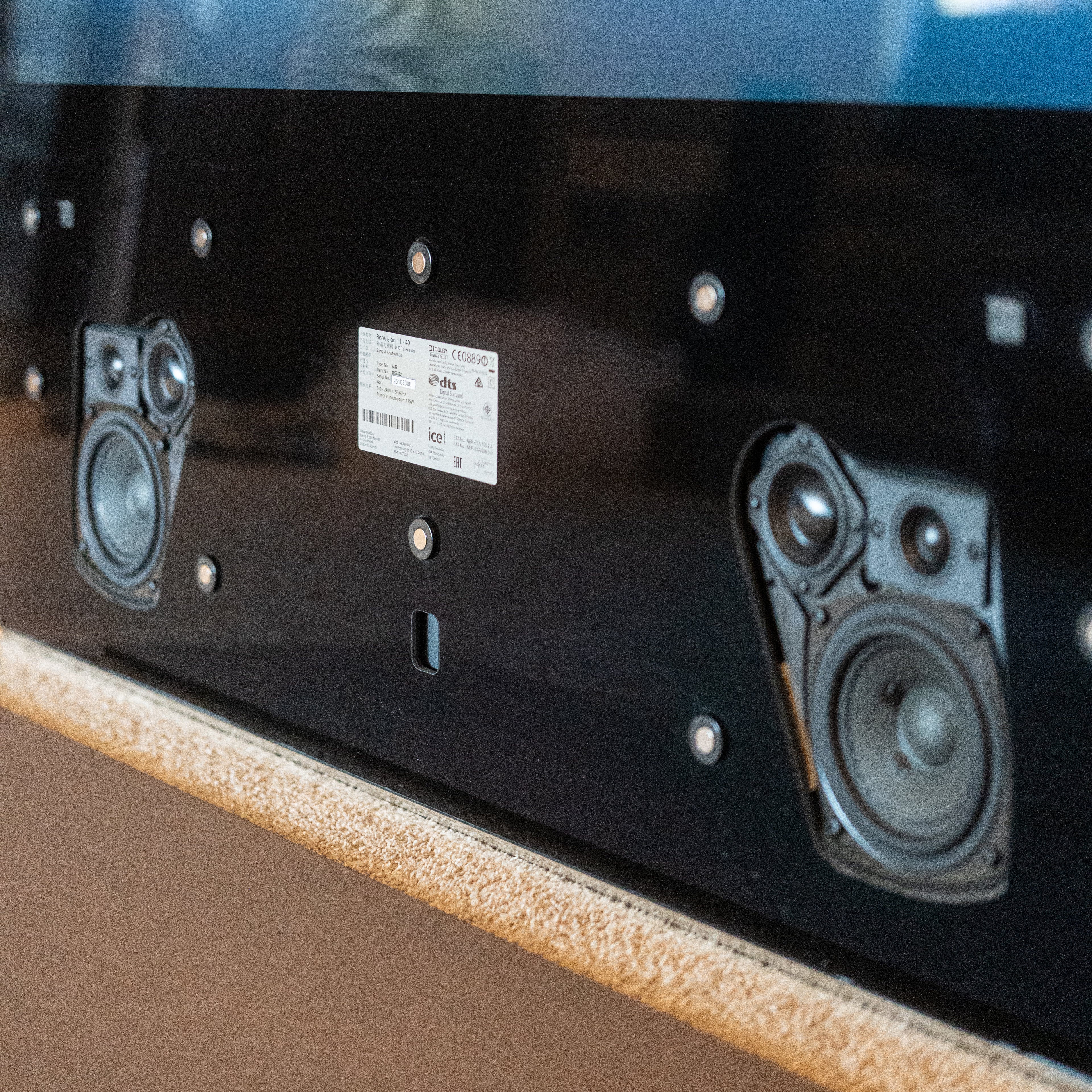 Bang & Olufsen B&O BeoVision 11-40" MK4 (Alu/Taupe)