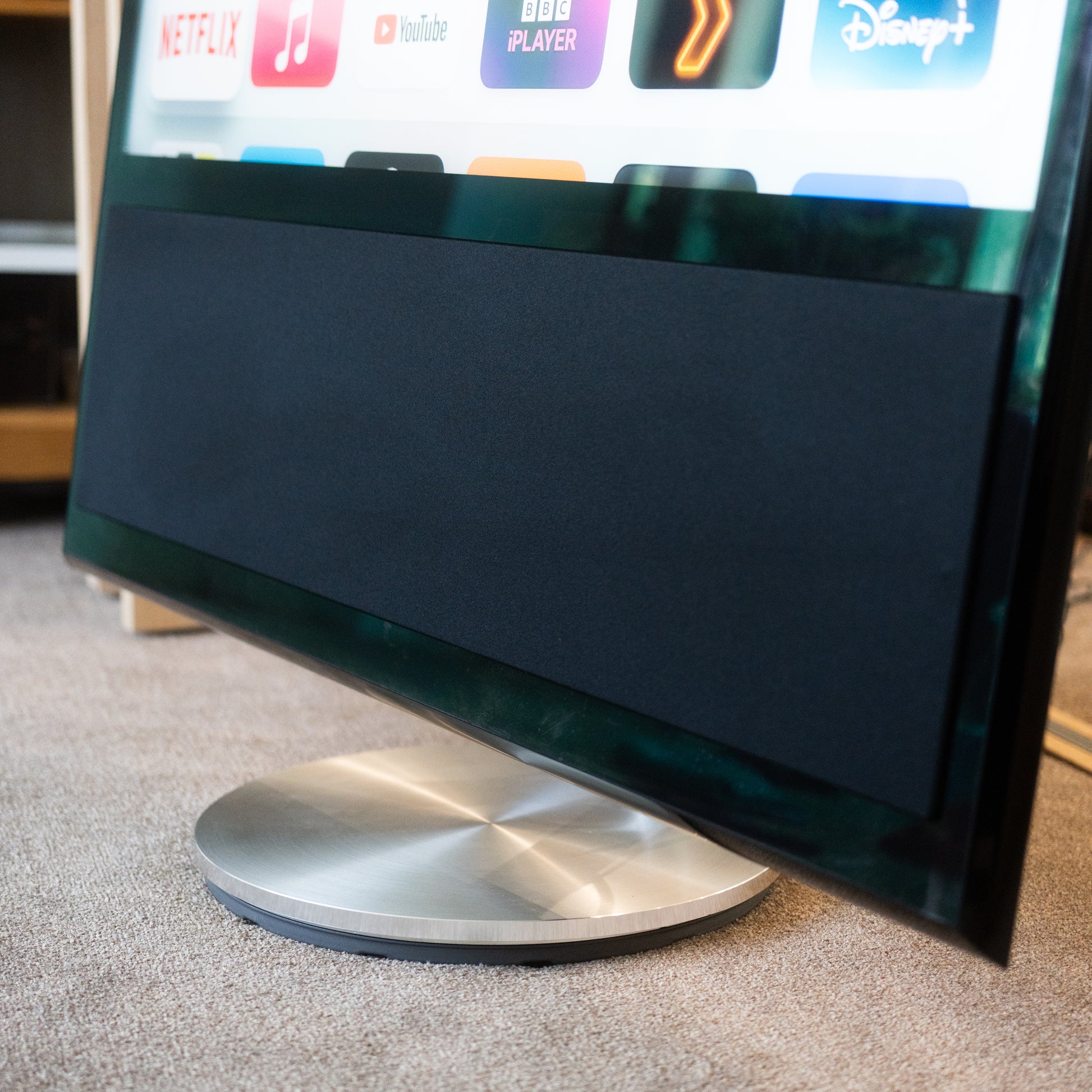 Bang & Olufsen | B&O BeoVision 11-46" - MK4 (Floor Stand+Beoremote One) - BLACK
