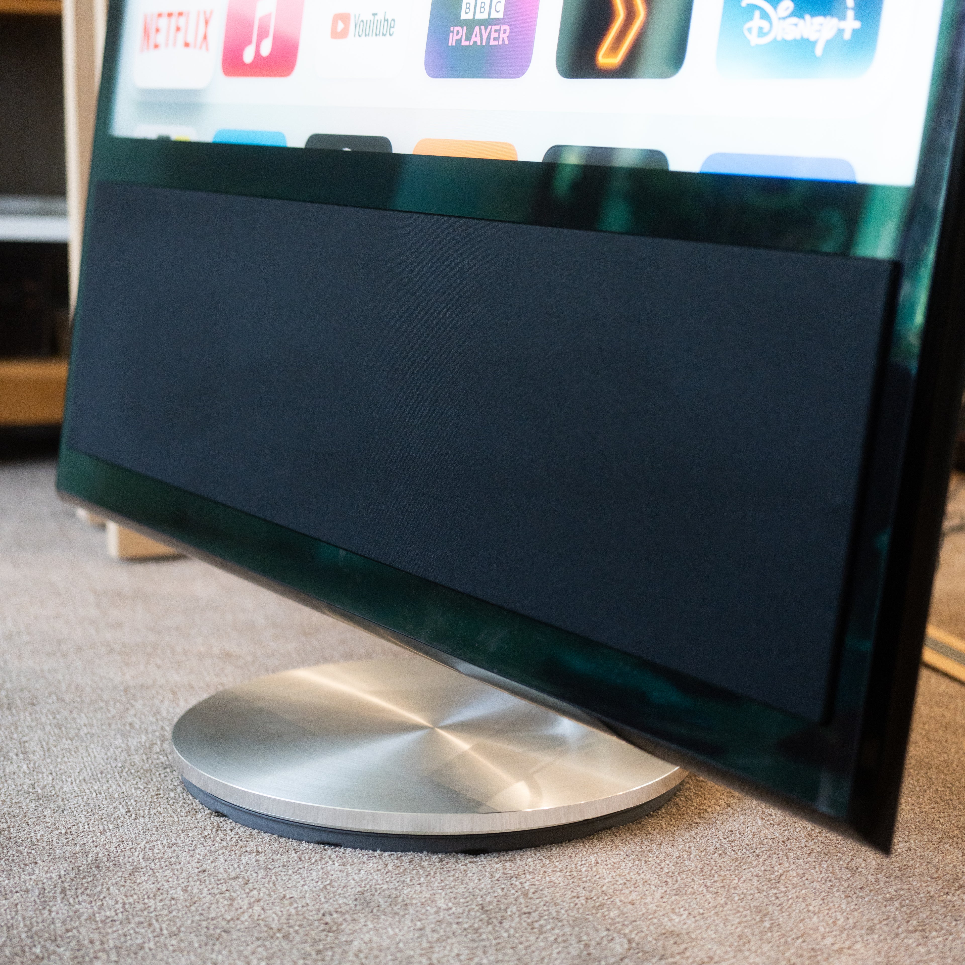 Bang & Olufsen | B&O BeoVision 11-46" - MK4 (Floor Stand+Beoremote One) - BLACK