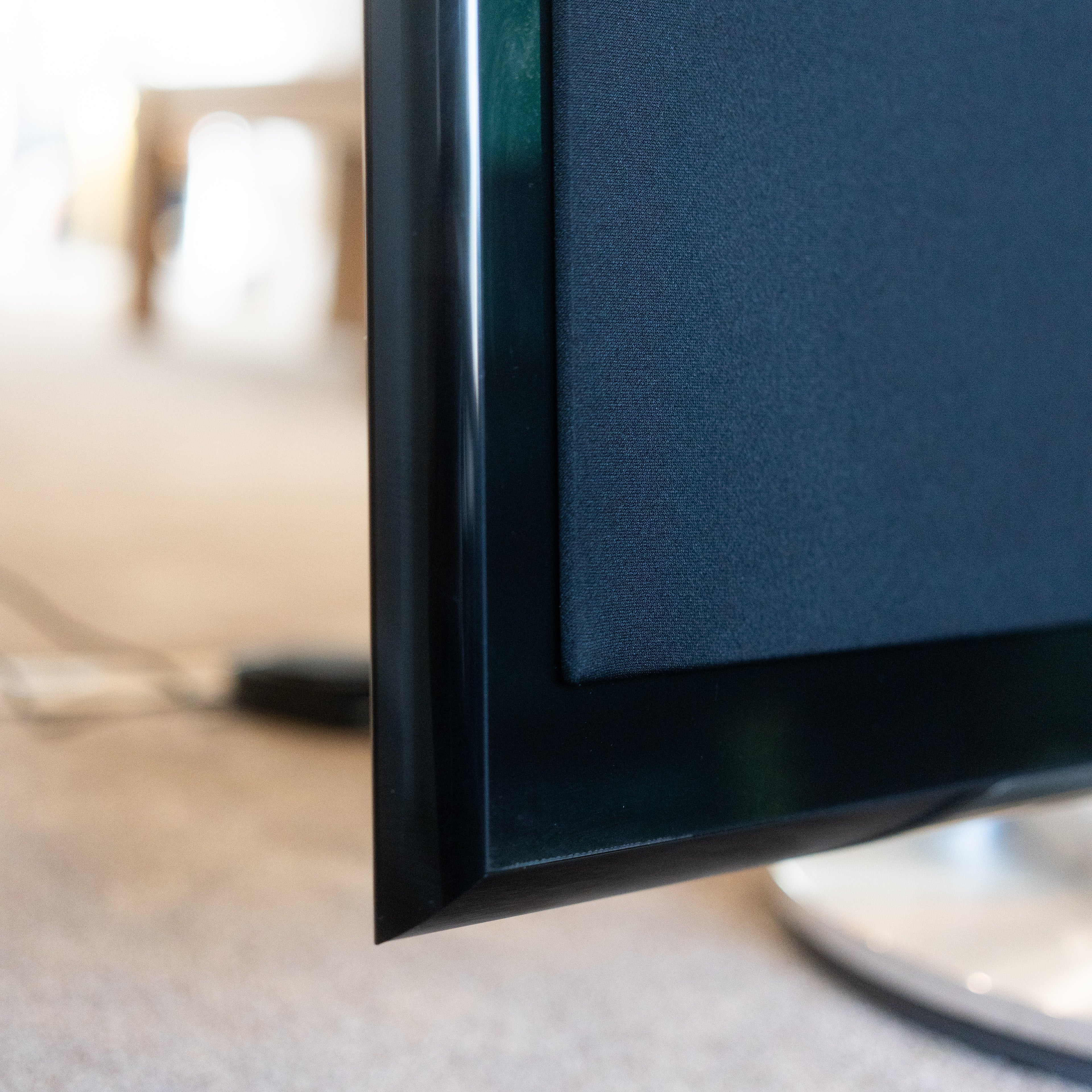 Bang & Olufsen | B&O BeoVision 11-46" - MK4 (Floor Stand+Beoremote One) - BLACK