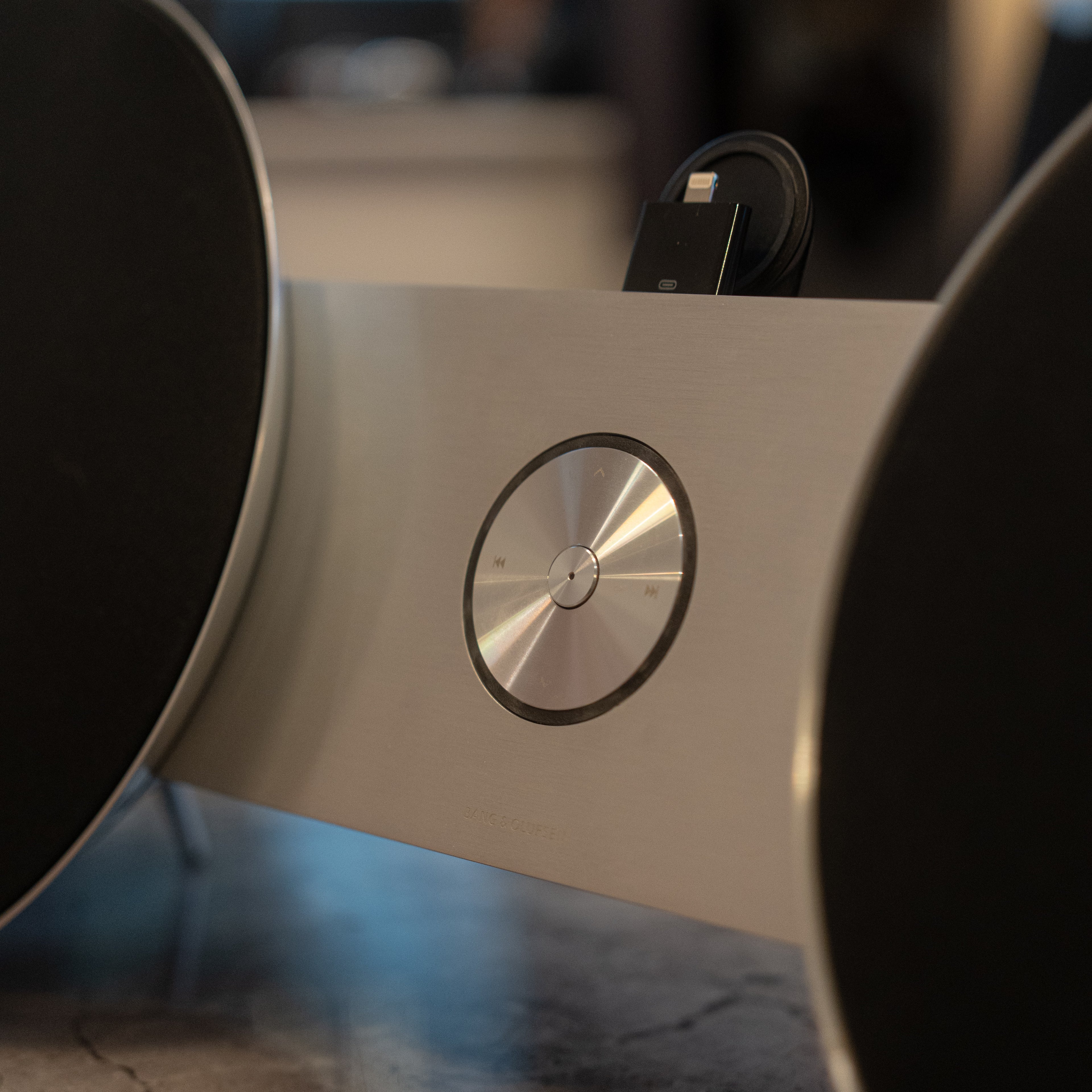 Bang & Olufsen | B&O Beosound 8 (Black/Aluminium) Remote + Adapter!