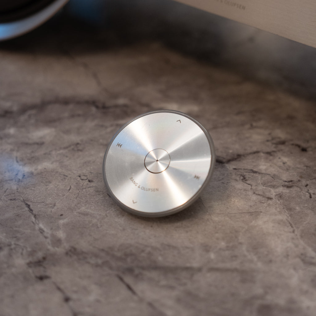 Bang & Olufsen | B&O Beosound 8 (Black/Aluminium) Remote + Adapter!