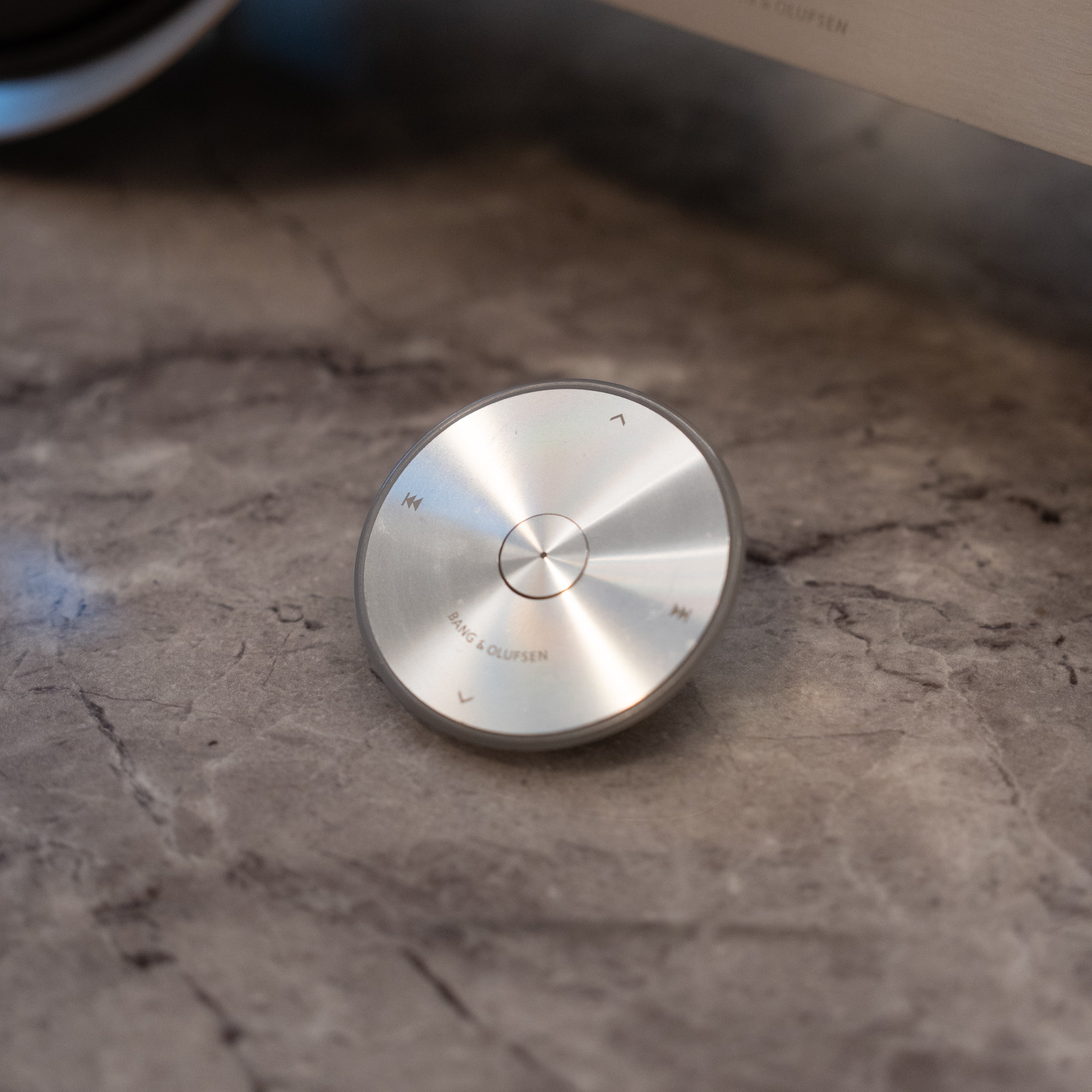 Bang & Olufsen | B&O Beosound 8 (Black/Aluminium) Remote + Adapter!