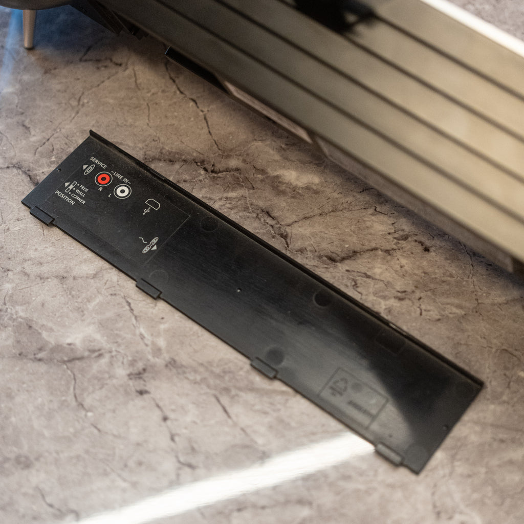 Bang & Olufsen | B&O Beosound 8 (Black/Aluminium) Remote + Adapter!