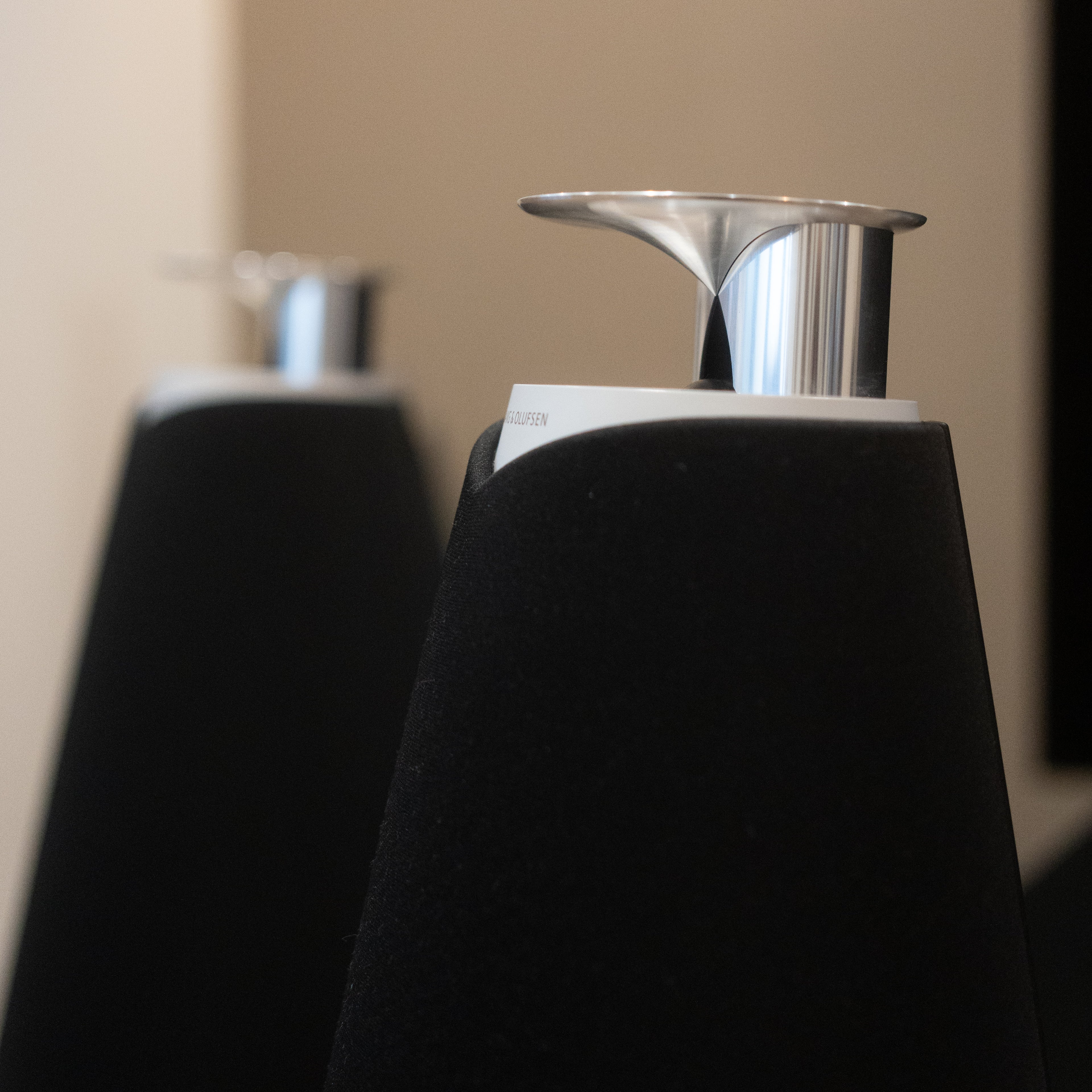 Bang & Olufsen | B&O BeoLab 20 (Black/Aluminium) WiSA-Powerlink-RCA