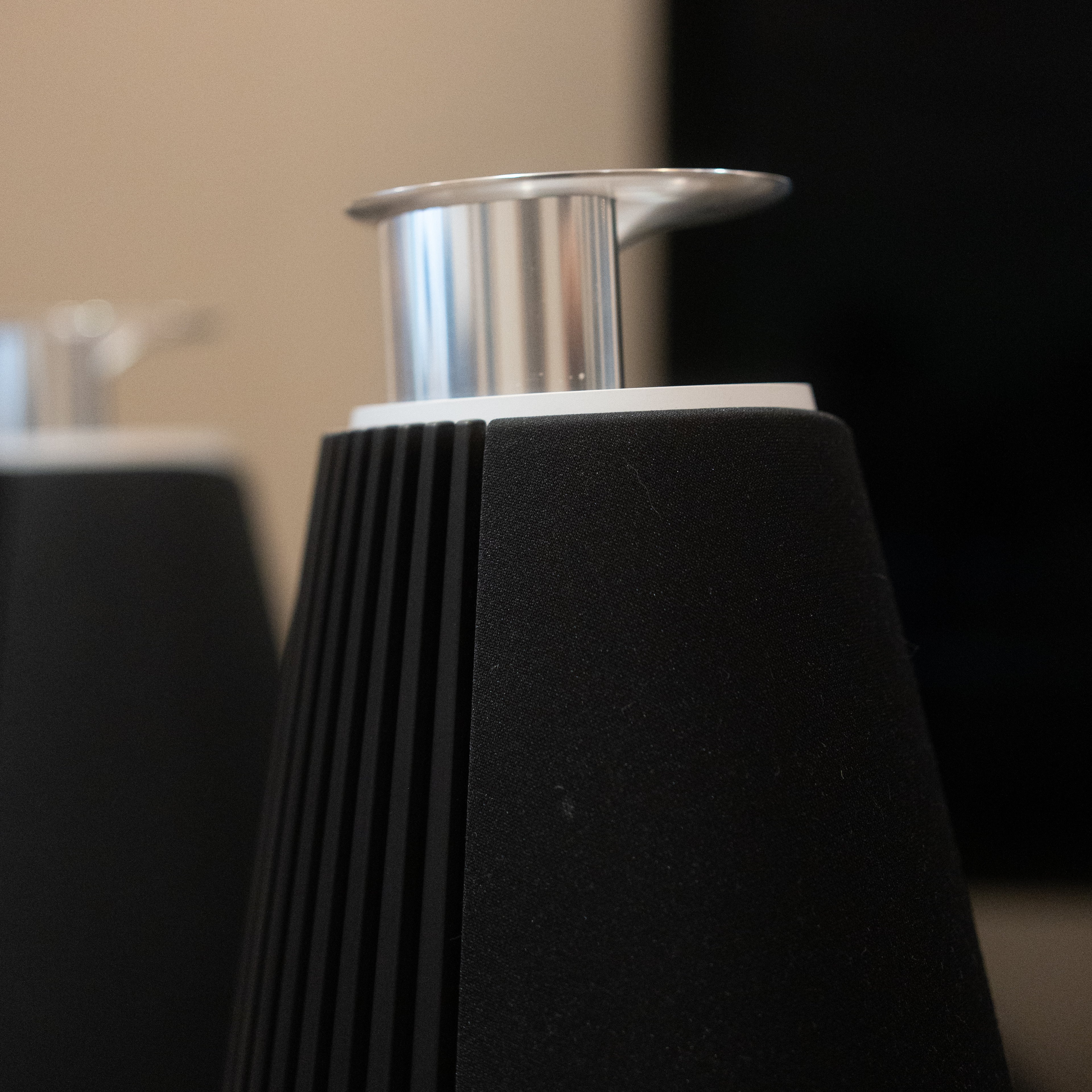 Bang & Olufsen | B&O BeoLab 20 (Black/Aluminium) WiSA-Powerlink-RCA