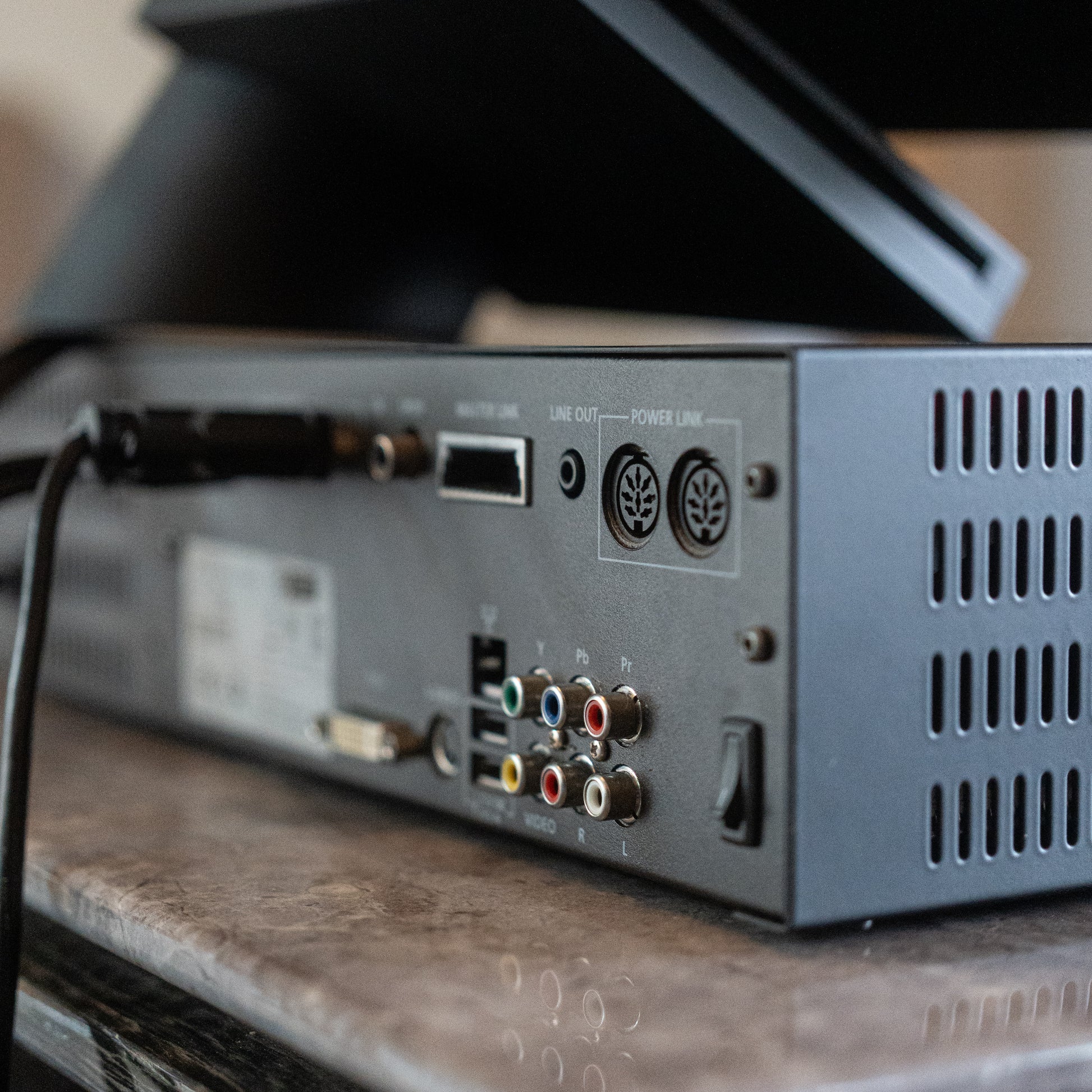Bang & Olufsen | B&O BeoSound/Beomaster 5  1TB (Wall Bracket) + CD Ripper
