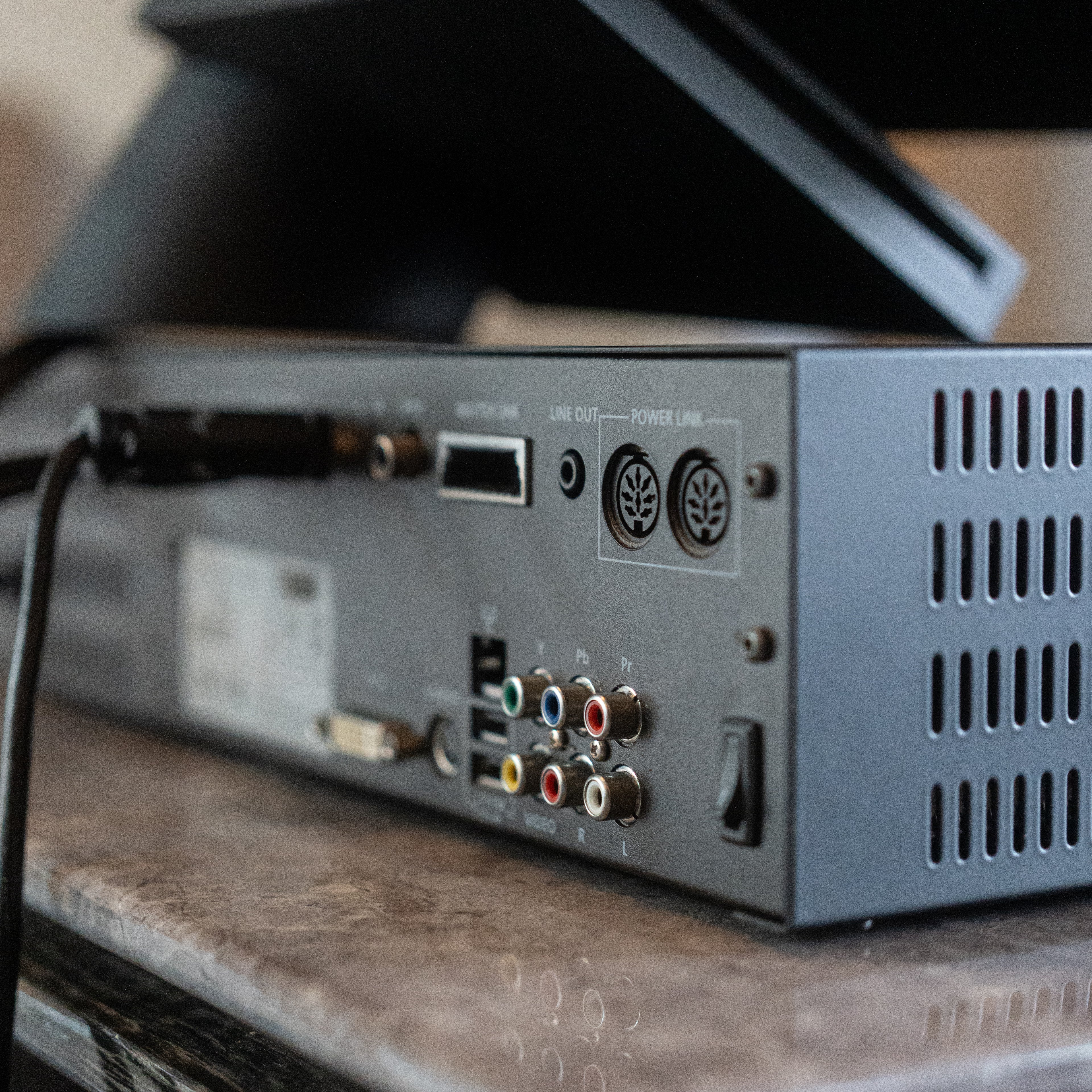 Bang & Olufsen | B&O BeoSound/Beomaster 5  1TB (Wall Bracket) + CD Ripper