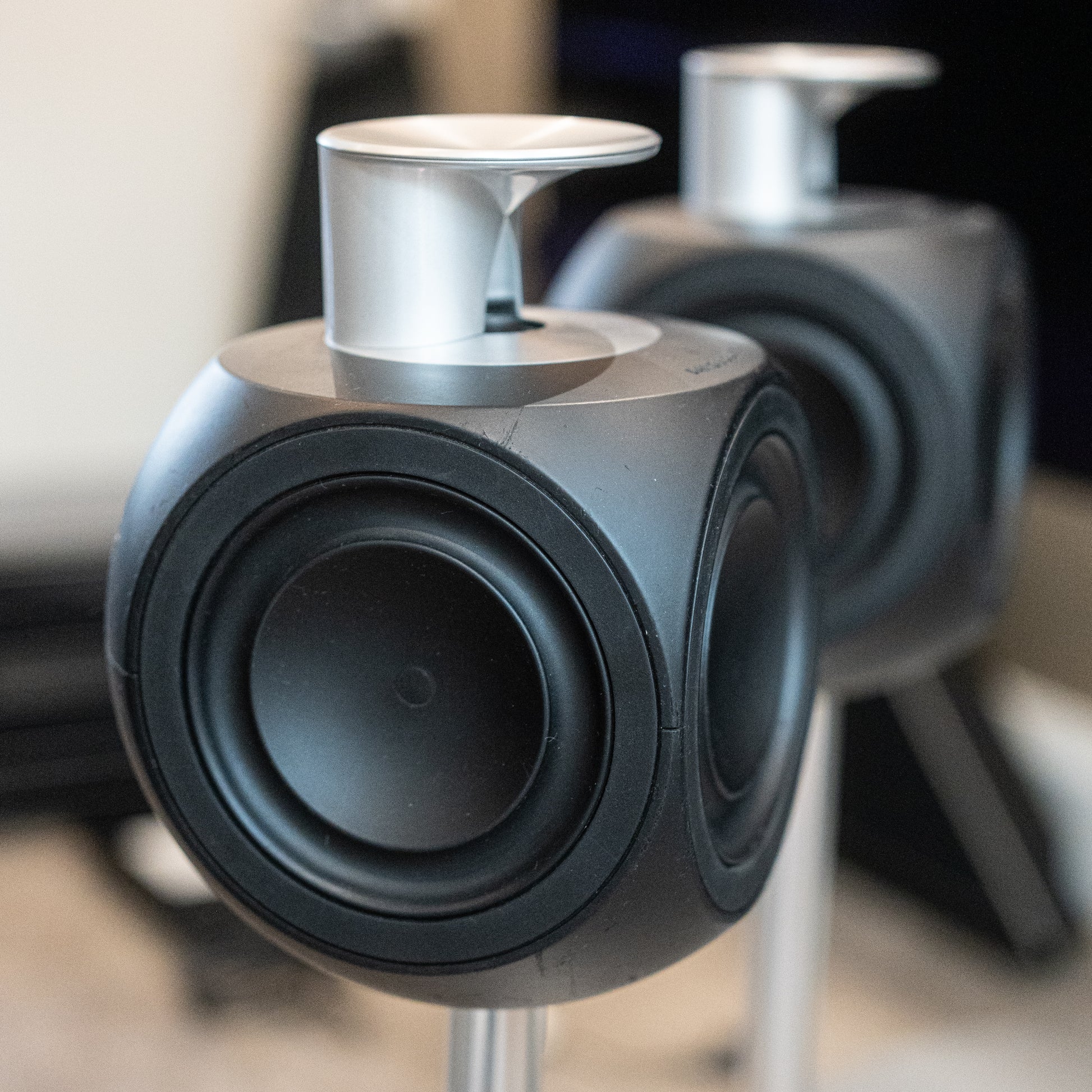 Bang & Olufsen | B&O Beolab 3 (Type: 6892)  + OEM Floor Stands