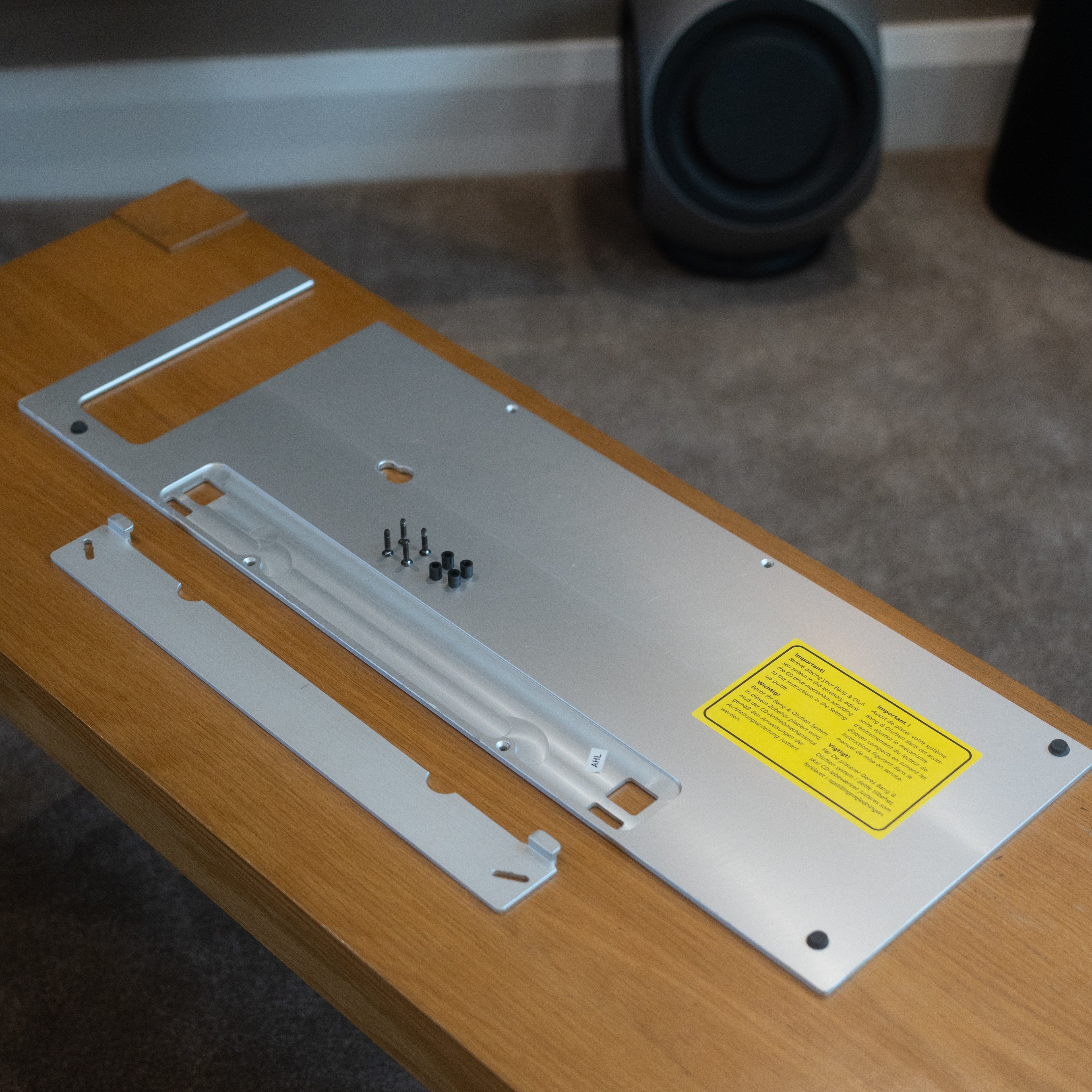 Bang & Olufsen | B&O BeoSound 9000 Horizontal Wall Bracket (With Screws)