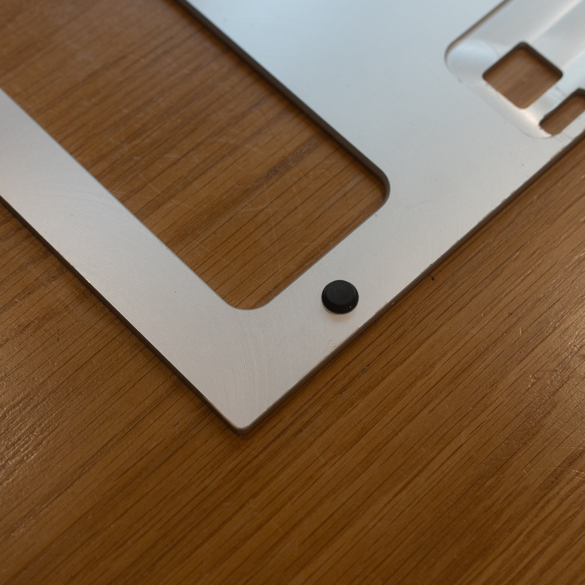 Bang & Olufsen | B&O BeoSound 9000 Horizontal Wall Bracket (With Screws)
